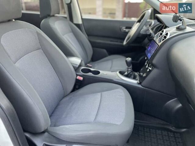 Белый Ниссан Кашкай 2, объемом двигателя 2 л и пробегом 252 тыс. км за 8950 $, фото 26 на Automoto.ua