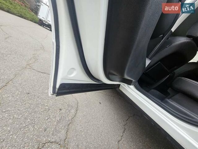 Білий Ніссан Кашкай 2, об'ємом двигуна 2 л та пробігом 187 тис. км за 10900 $, фото 57 на Automoto.ua