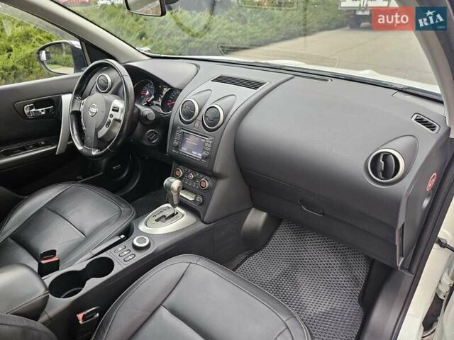 Білий Ніссан Кашкай 2, об'ємом двигуна 2 л та пробігом 187 тис. км за 10900 $, фото 73 на Automoto.ua