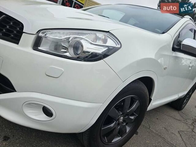 Білий Ніссан Кашкай 2, об'ємом двигуна 2 л та пробігом 187 тис. км за 10900 $, фото 26 на Automoto.ua