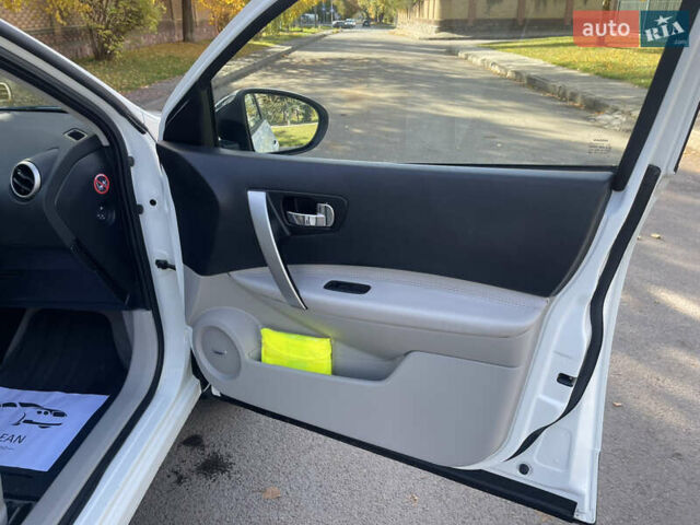 Ниссан Кашкай 2 2010 в Луцке на Automoto.ua Белый Ниссан Кашкай 2, объемом двигателя 1.5 л и пробегом 173 тыс. км за 11500 $, фото 23 на Automoto.ua