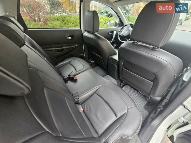 Білий Ніссан Кашкай 2, об'ємом двигуна 2 л та пробігом 187 тис. км за 10900 $, фото 52 на Automoto.ua