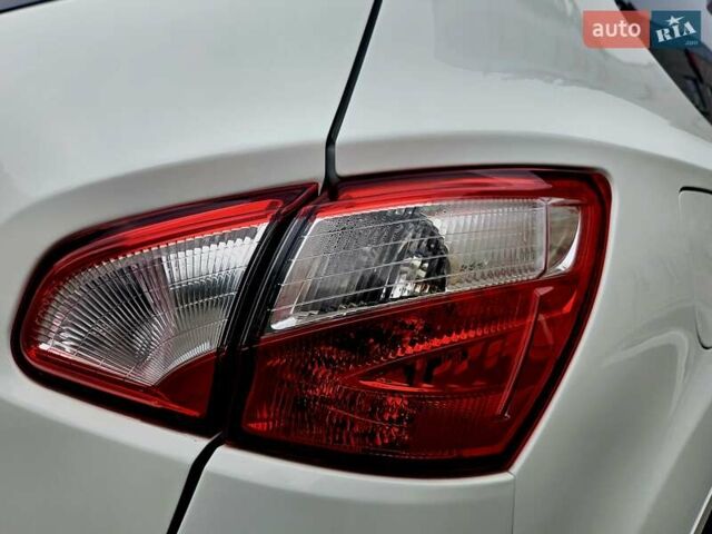 Білий Ніссан Кашкай 2, об'ємом двигуна 2 л та пробігом 187 тис. км за 10900 $, фото 39 на Automoto.ua