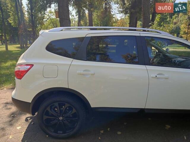 Белый Ниссан Кашкай 2, объемом двигателя 2 л и пробегом 240 тыс. км за 12750 $, фото 5 на Automoto.ua