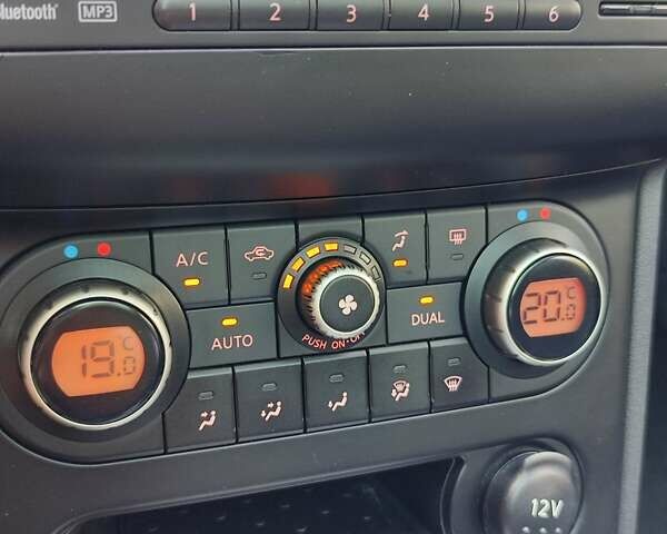 Белый Ниссан Кашкай 2, объемом двигателя 2 л и пробегом 240 тыс. км за 12750 $, фото 74 на Automoto.ua