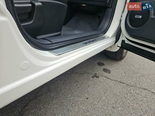 Білий Ніссан Кашкай 2, об'ємом двигуна 2 л та пробігом 187 тис. км за 10900 $, фото 71 на Automoto.ua
