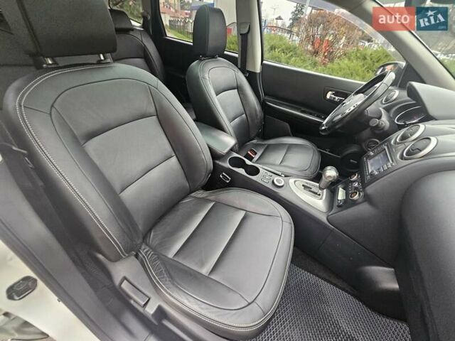 Білий Ніссан Кашкай 2, об'ємом двигуна 2 л та пробігом 187 тис. км за 10900 $, фото 74 на Automoto.ua