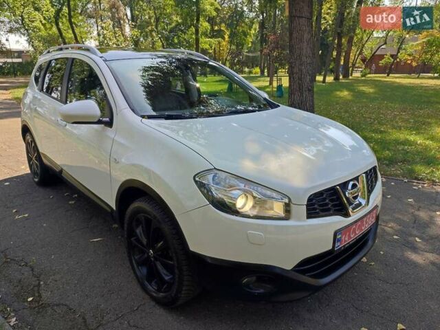 Белый Ниссан Кашкай 2, объемом двигателя 2 л и пробегом 240 тыс. км за 12750 $, фото 6 на Automoto.ua