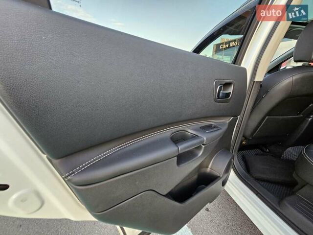 Белый Ниссан Кашкай 2, объемом двигателя 2 л и пробегом 187 тыс. км за 11300 $, фото 70 на Automoto.ua