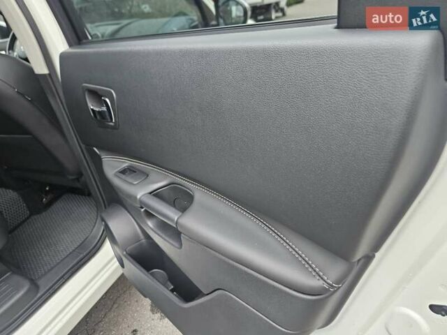Білий Ніссан Кашкай 2, об'ємом двигуна 2 л та пробігом 187 тис. км за 10900 $, фото 48 на Automoto.ua
