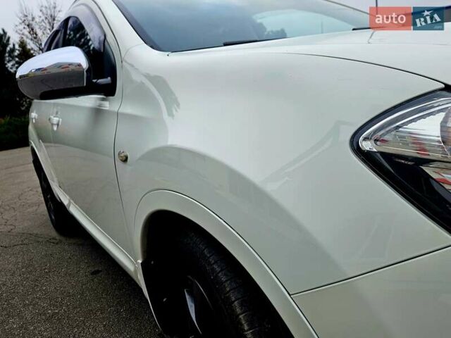 Білий Ніссан Кашкай 2, об'ємом двигуна 2 л та пробігом 187 тис. км за 10900 $, фото 34 на Automoto.ua
