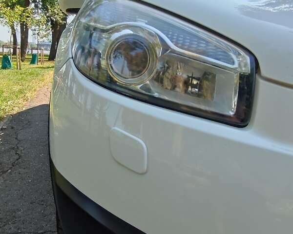 Белый Ниссан Кашкай 2, объемом двигателя 2 л и пробегом 240 тыс. км за 12750 $, фото 21 на Automoto.ua