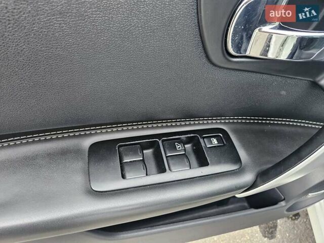 Білий Ніссан Кашкай 2, об'ємом двигуна 2 л та пробігом 187 тис. км за 10900 $, фото 79 на Automoto.ua