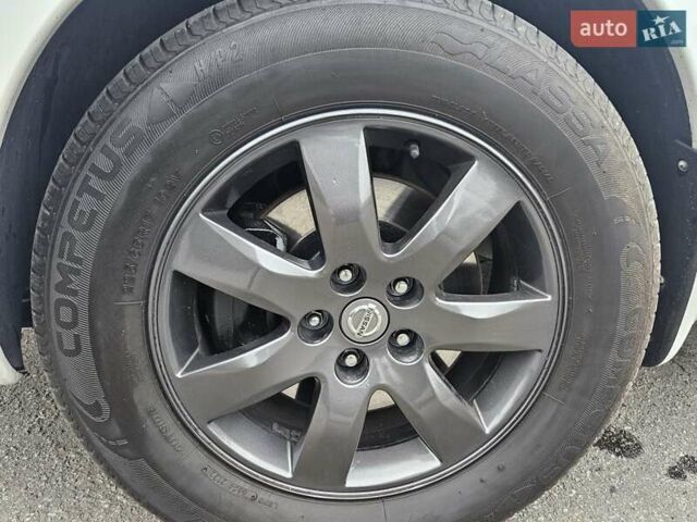 Білий Ніссан Кашкай 2, об'ємом двигуна 2 л та пробігом 187 тис. км за 10900 $, фото 31 на Automoto.ua