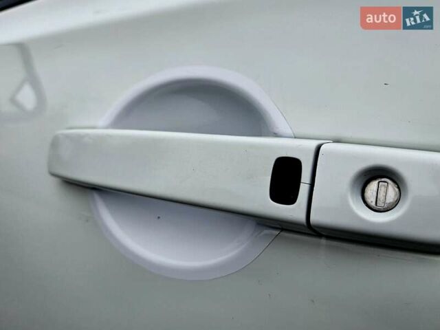 Білий Ніссан Кашкай 2, об'ємом двигуна 2 л та пробігом 187 тис. км за 10900 $, фото 42 на Automoto.ua