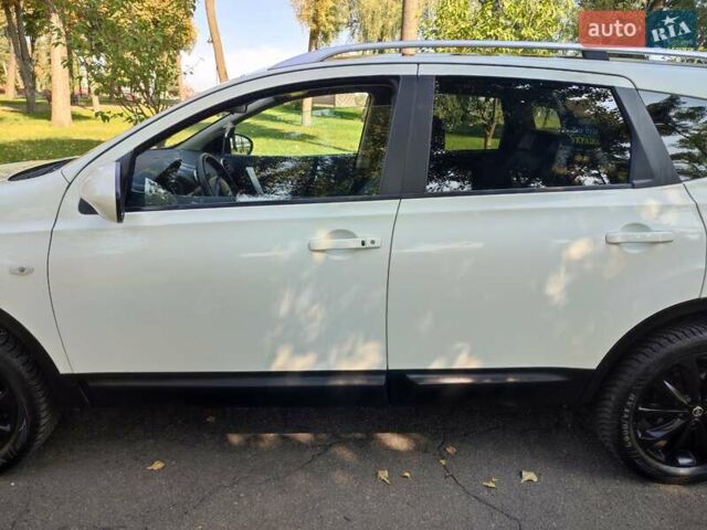 Белый Ниссан Кашкай 2, объемом двигателя 2 л и пробегом 240 тыс. км за 12750 $, фото 10 на Automoto.ua