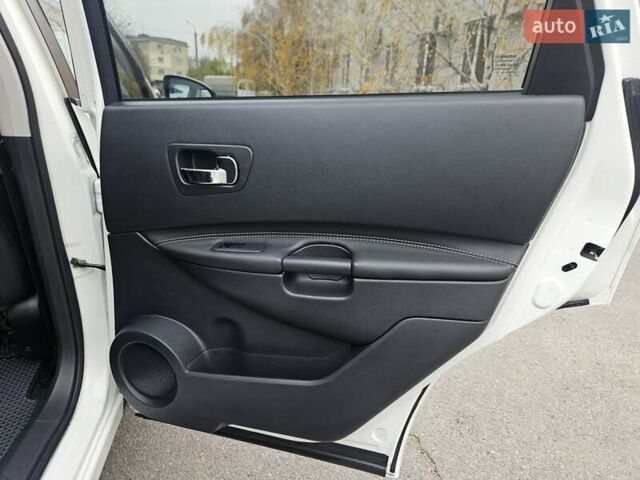 Білий Ніссан Кашкай 2, об'ємом двигуна 2 л та пробігом 187 тис. км за 10900 $, фото 47 на Automoto.ua