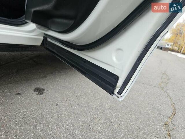 Білий Ніссан Кашкай 2, об'ємом двигуна 2 л та пробігом 187 тис. км за 10900 $, фото 49 на Automoto.ua