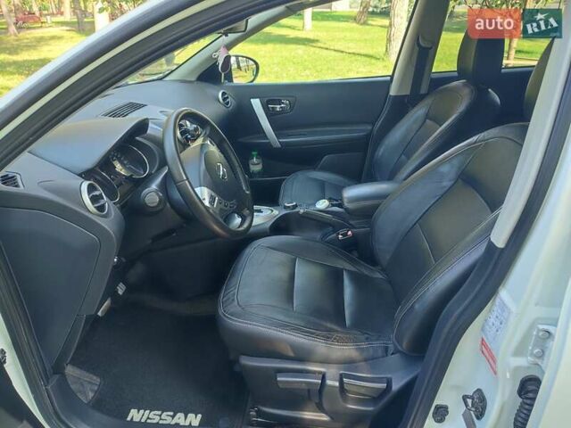 Белый Ниссан Кашкай 2, объемом двигателя 2 л и пробегом 240 тыс. км за 12750 $, фото 37 на Automoto.ua