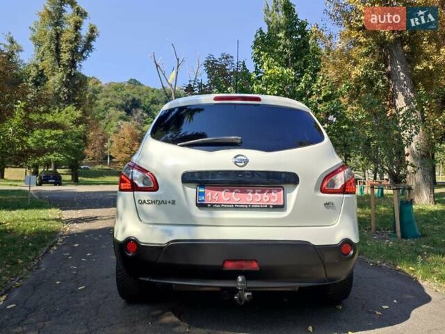 Белый Ниссан Кашкай 2, объемом двигателя 2 л и пробегом 240 тыс. км за 12750 $, фото 4 на Automoto.ua