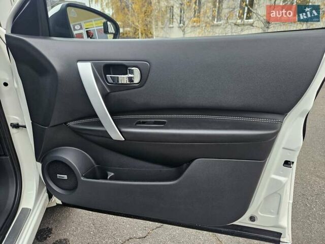 Білий Ніссан Кашкай 2, об'ємом двигуна 2 л та пробігом 187 тис. км за 10900 $, фото 68 на Automoto.ua