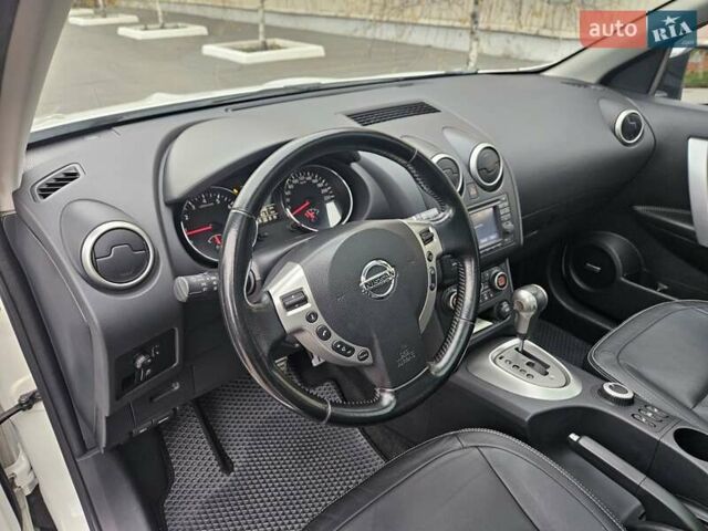 Білий Ніссан Кашкай 2, об'ємом двигуна 2 л та пробігом 187 тис. км за 10900 $, фото 82 на Automoto.ua
