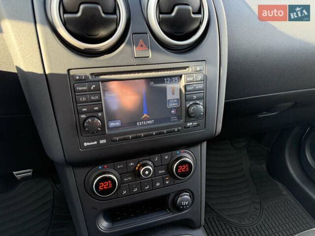 Білий Ніссан Кашкай 2, об'ємом двигуна 2 л та пробігом 204 тис. км за 11300 $, фото 26 на Automoto.ua