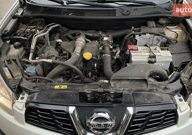 Білий Ніссан Кашкай 2, об'ємом двигуна 1.5 л та пробігом 211 тис. км за 12000 $, фото 20 на Automoto.ua