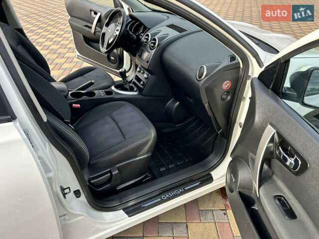 Білий Ніссан Кашкай 2, об'ємом двигуна 1.5 л та пробігом 240 тис. км за 10800 $, фото 18 на Automoto.ua