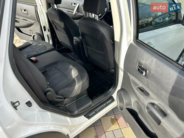 Білий Ніссан Кашкай 2, об'ємом двигуна 1.5 л та пробігом 240 тис. км за 10800 $, фото 17 на Automoto.ua