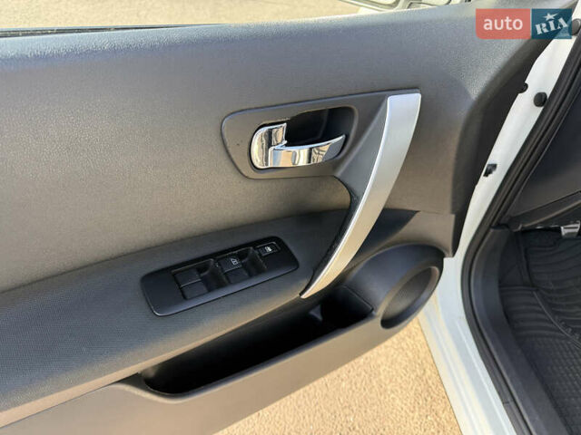 Білий Ніссан Кашкай 2, об'ємом двигуна 2 л та пробігом 204 тис. км за 11300 $, фото 12 на Automoto.ua