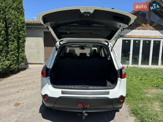 Білий Ніссан Кашкай 2, об'ємом двигуна 2 л та пробігом 220 тис. км за 14500 $, фото 120 на Automoto.ua