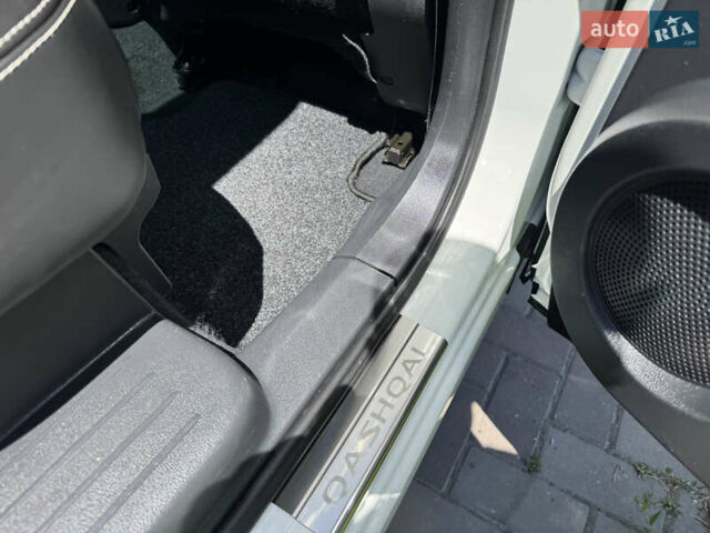 Білий Ніссан Кашкай 2, об'ємом двигуна 2 л та пробігом 220 тис. км за 14500 $, фото 54 на Automoto.ua