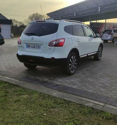 Белый Ниссан Кашкай 2, объемом двигателя 2 л и пробегом 268 тыс. км за 9600 $, фото 6 на Automoto.ua