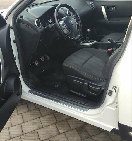 Белый Ниссан Кашкай 2, объемом двигателя 2 л и пробегом 268 тыс. км за 9950 $, фото 10 на Automoto.ua