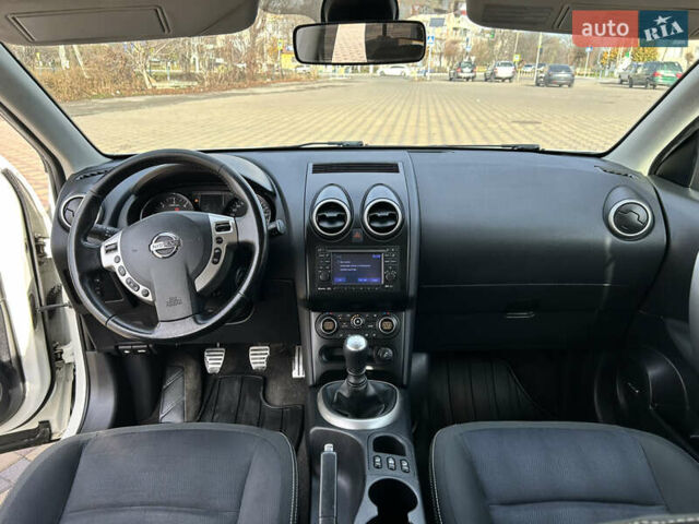 Білий Ніссан Кашкай 2, об'ємом двигуна 1.5 л та пробігом 240 тис. км за 10800 $, фото 19 на Automoto.ua