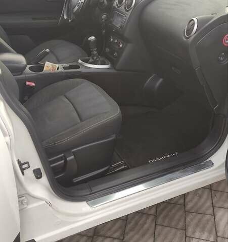 Белый Ниссан Кашкай 2, объемом двигателя 2 л и пробегом 268 тыс. км за 9950 $, фото 8 на Automoto.ua