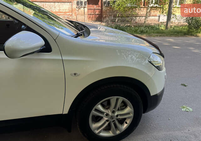 Білий Ніссан Кашкай 2, об'ємом двигуна 2 л та пробігом 170 тис. км за 11999 $, фото 27 на Automoto.ua