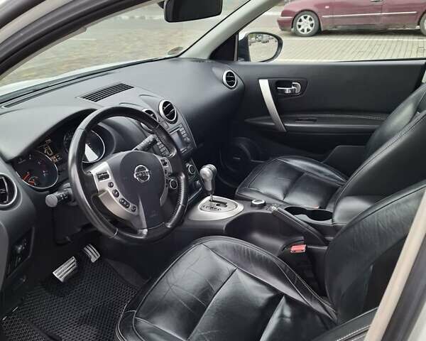 Белый Ниссан Кашкай 2, объемом двигателя 2 л и пробегом 217 тыс. км за 12900 $, фото 24 на Automoto.ua