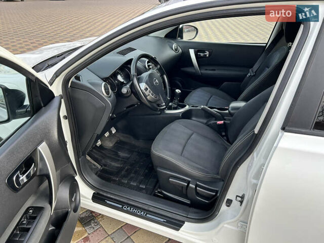 Білий Ніссан Кашкай 2, об'ємом двигуна 1.5 л та пробігом 240 тис. км за 10800 $, фото 11 на Automoto.ua