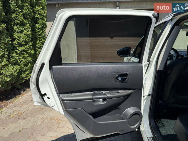 Білий Ніссан Кашкай 2, об'ємом двигуна 2 л та пробігом 220 тис. км за 14500 $, фото 85 на Automoto.ua
