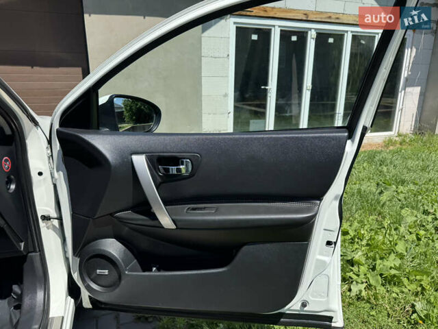 Білий Ніссан Кашкай 2, об'ємом двигуна 2 л та пробігом 220 тис. км за 14500 $, фото 103 на Automoto.ua