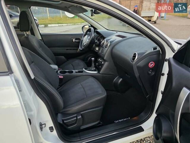 Белый Ниссан Кашкай 2, объемом двигателя 1.5 л и пробегом 227 тыс. км за 10400 $, фото 32 на Automoto.ua