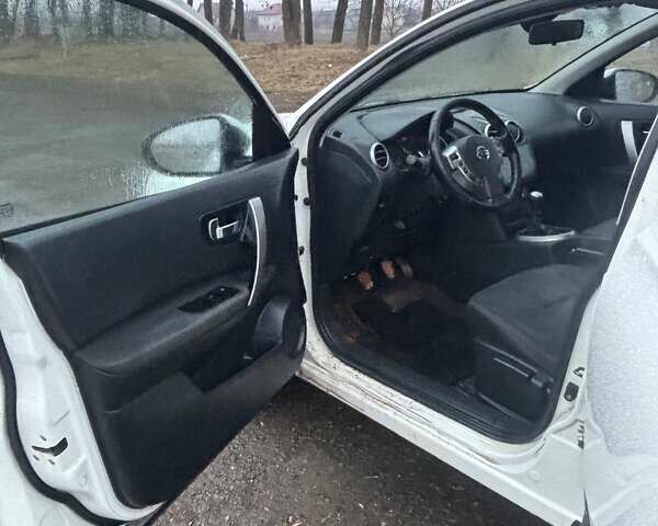 Белый Ниссан Кашкай 2, объемом двигателя 1.6 л и пробегом 266 тыс. км за 10400 $, фото 6 на Automoto.ua
