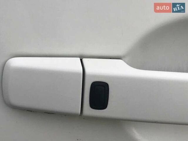 Белый Ниссан Кашкай 2, объемом двигателя 2 л и пробегом 184 тыс. км за 12600 $, фото 62 на Automoto.ua