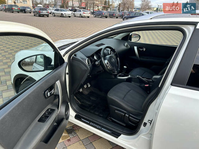 Білий Ніссан Кашкай 2, об'ємом двигуна 1.5 л та пробігом 240 тис. км за 10800 $, фото 12 на Automoto.ua