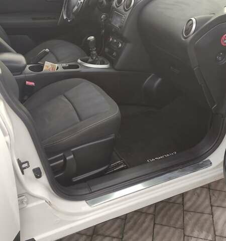 Белый Ниссан Кашкай 2, объемом двигателя 2 л и пробегом 268 тыс. км за 9600 $, фото 15 на Automoto.ua