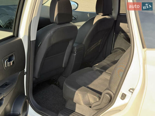 Білий Ніссан Кашкай 2, об'ємом двигуна 2 л та пробігом 204 тис. км за 11300 $, фото 16 на Automoto.ua