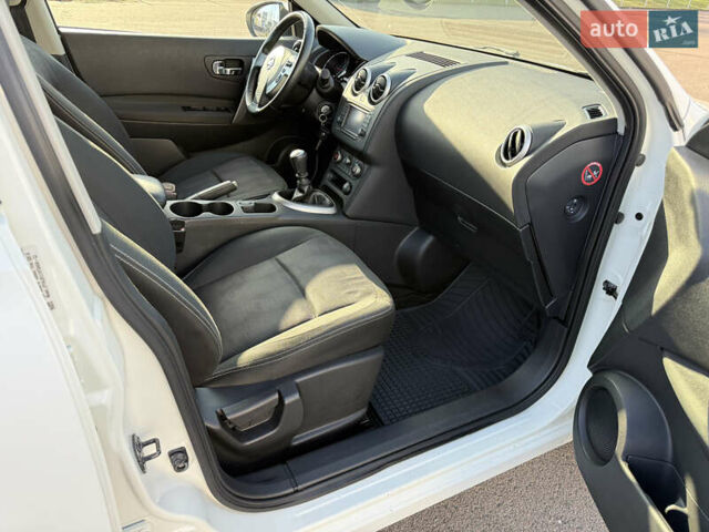 Білий Ніссан Кашкай 2, об'ємом двигуна 2 л та пробігом 204 тис. км за 11300 $, фото 14 на Automoto.ua