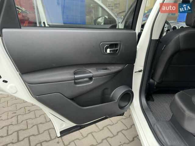 Белый Ниссан Кашкай 2, объемом двигателя 2 л и пробегом 139 тыс. км за 11200 $, фото 14 на Automoto.ua